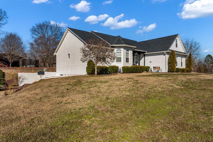 Property Photo: 4161 Shady Oak Ln E TN 38463