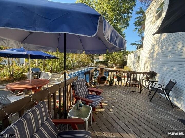 Property Photo:  2 Peach Tree Court  NJ 07054 