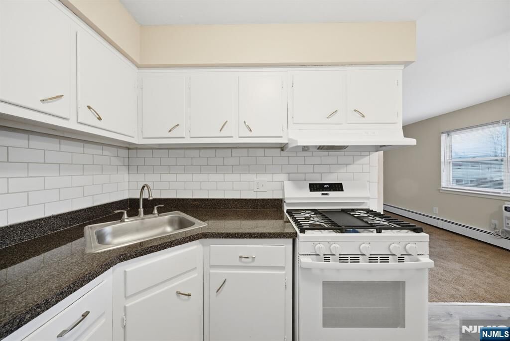 Property Photo:  1 Dahnert Park Lane 6  NJ 07026 