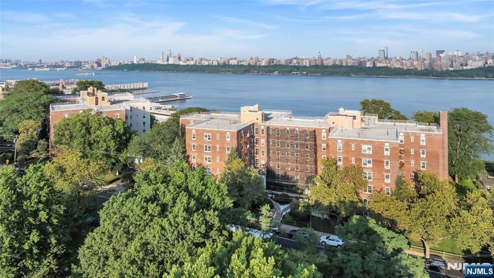 Property Photo:  8450 Boulevard East 4F  NJ 07047 