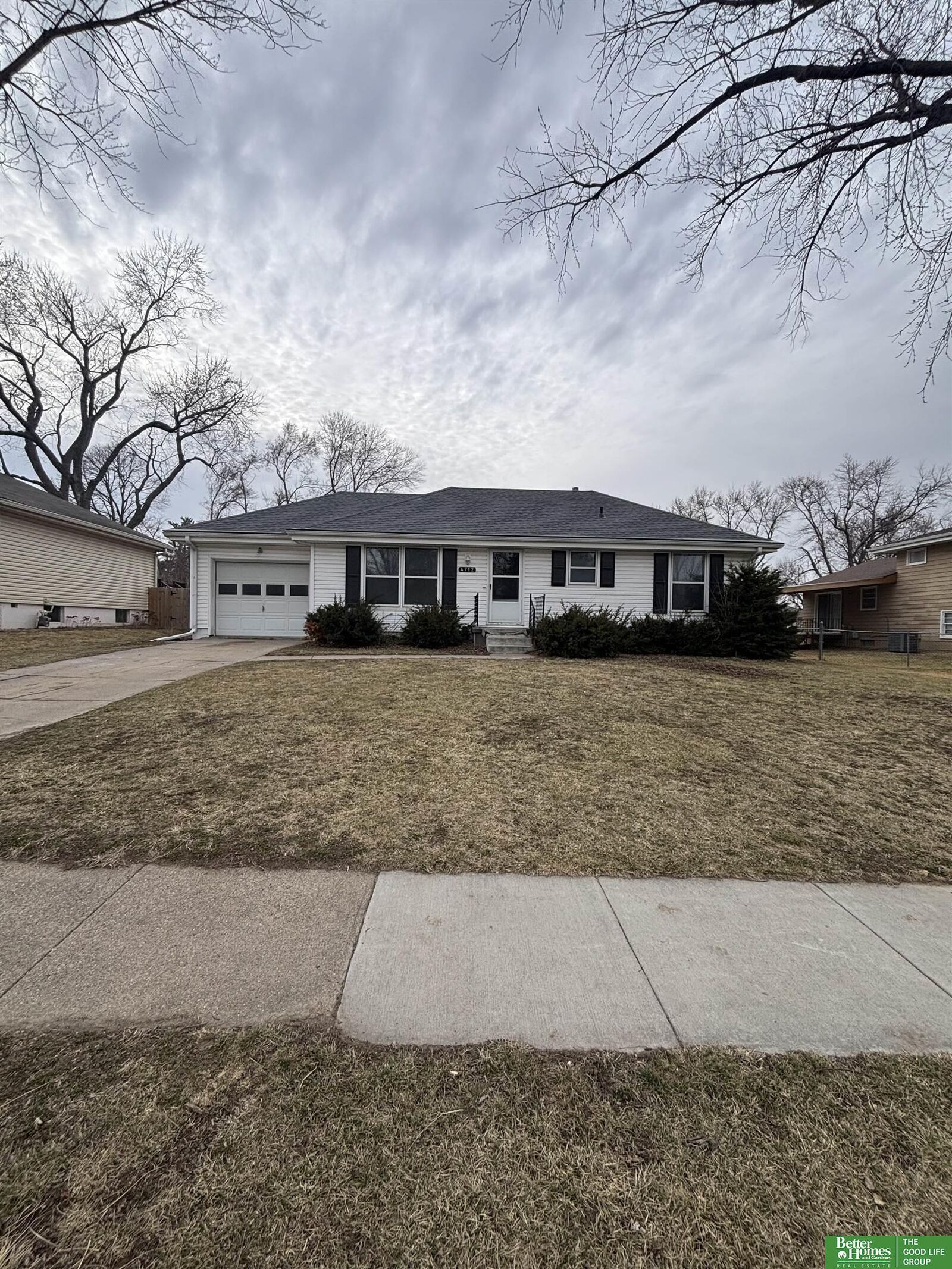 Property Photo: 4712 Englewood Avenue NE 68137