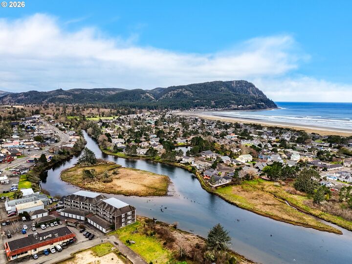 Property Photo: 1108 S Holladay Dr 16 OR 97138