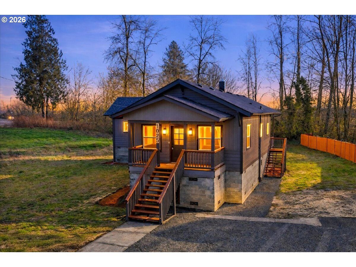 Property Photo:  1025 NW Prindle St  WA 98532 