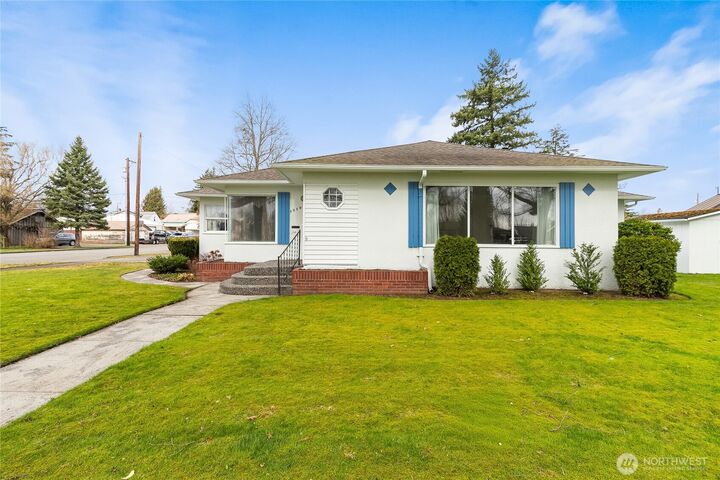 Property Photo: 1416 Front Street WA 98264