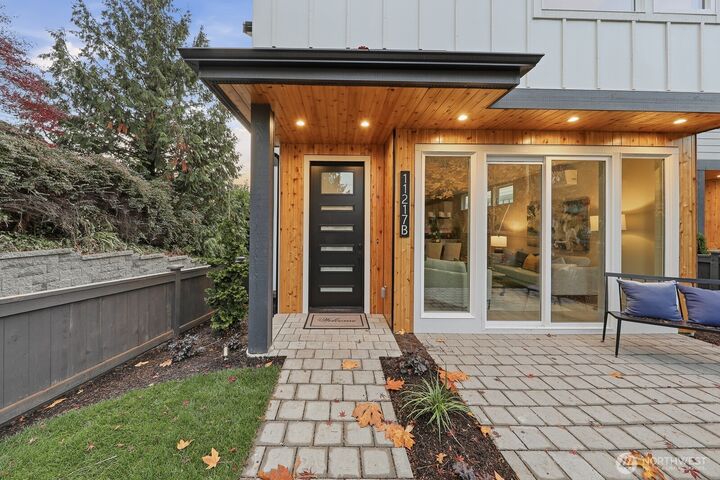 Property Photo: 11217 NE 95th Street B WA 98033