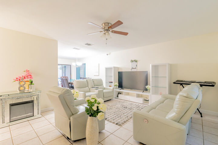 Property Photo: 1942 SE Carvalho Street FL 34983