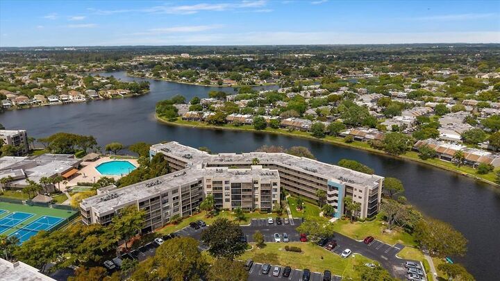 Property Photo:  1001 Colony Point Circle 417  FL 33026 