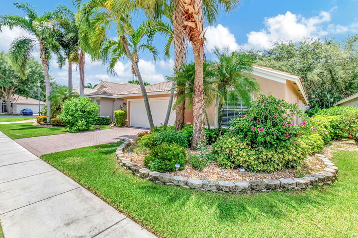 Property Photo: 12185 La Vita Way FL 33437