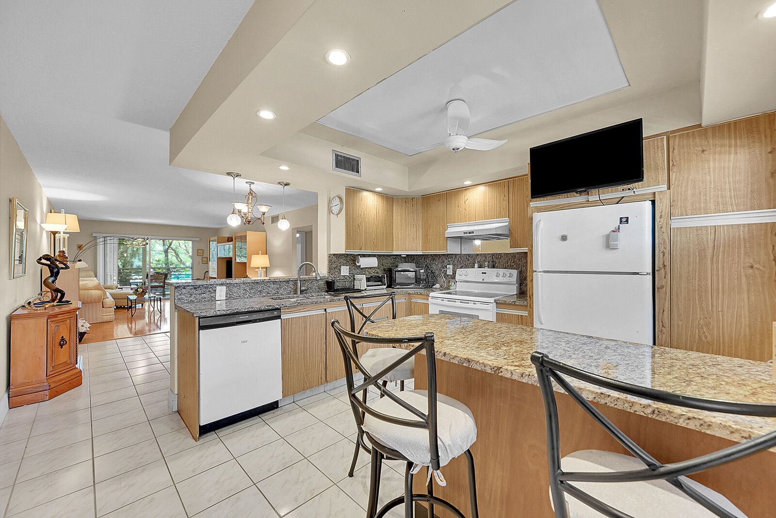 Property Photo:  2102 Lucaya Bend D2  FL 33066 