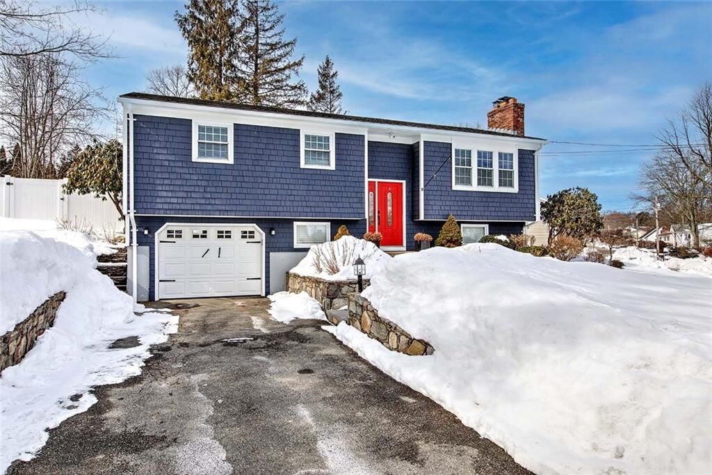 Property Photo:  8 Surrey Lane  RI 02893 