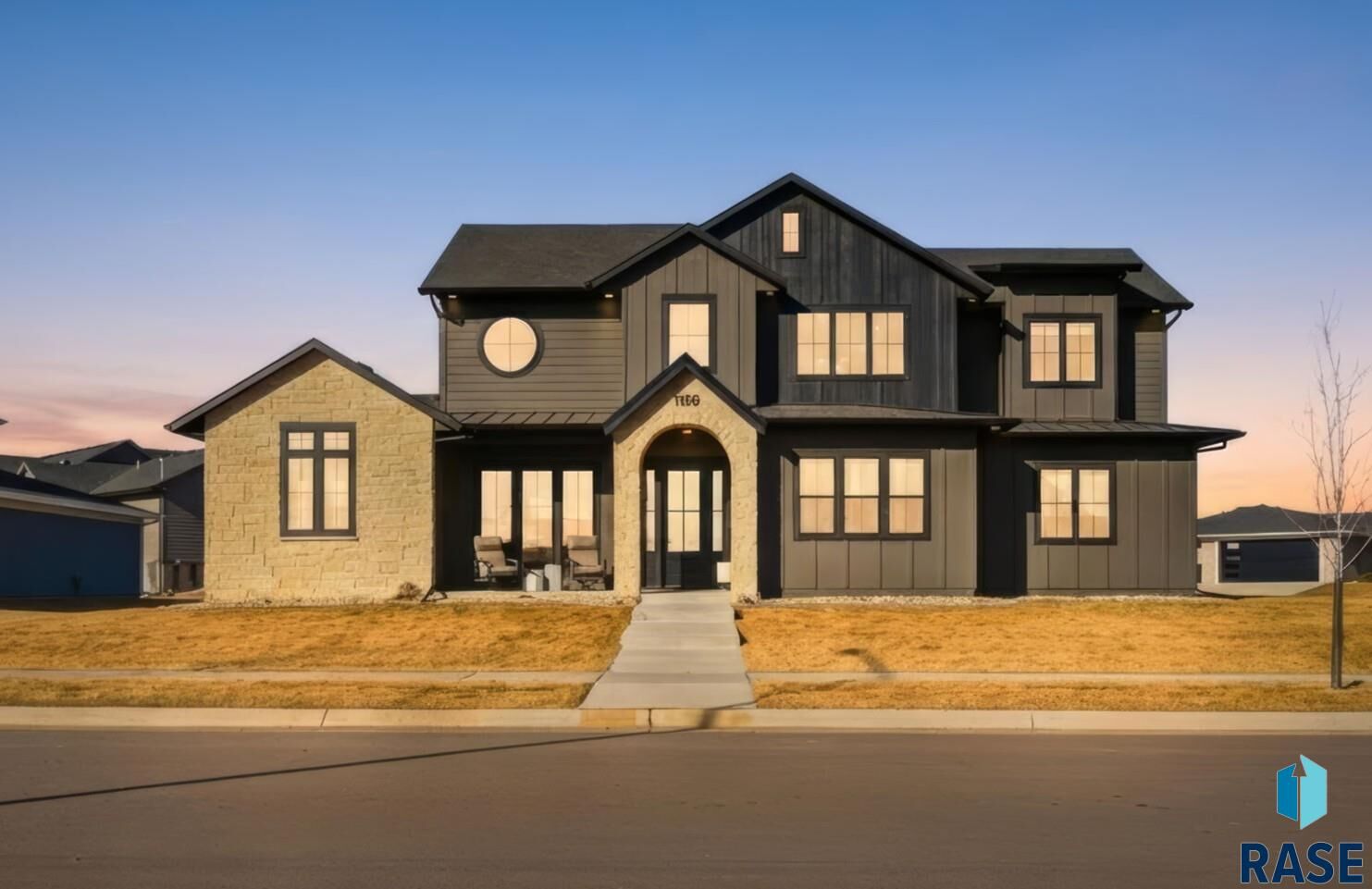 Property Photo:  1130 E Madison St  SD 57064 