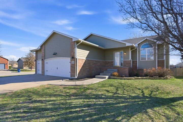 Property Photo:  1931 N Beretta Ct  KS 67002 