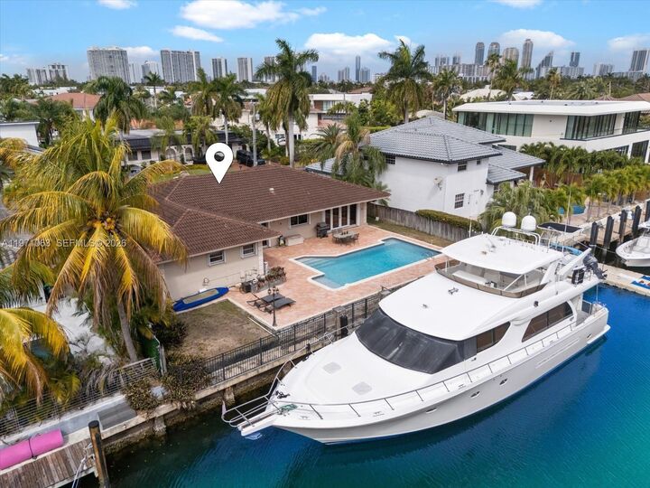 Property Photo: 2930 NE 164th St FL 33160