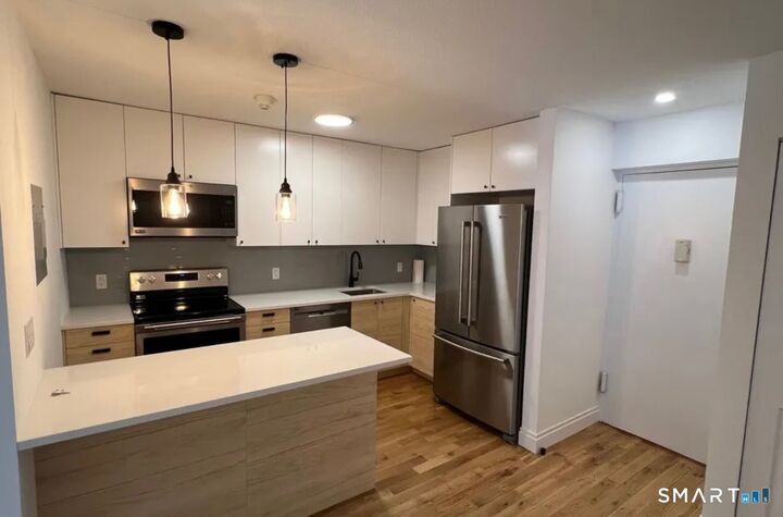 Property Photo:  67 Balance Rock Road Apt 7  CT 06483 