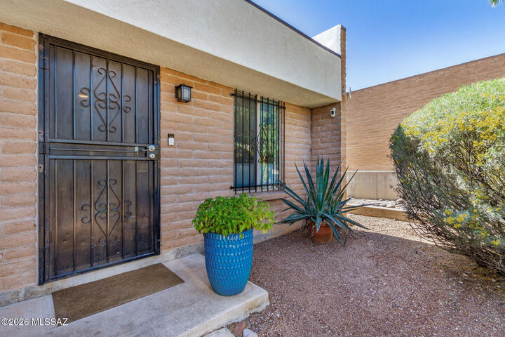 Property Photo:  2709 W Sheryl Place  AZ 85713 