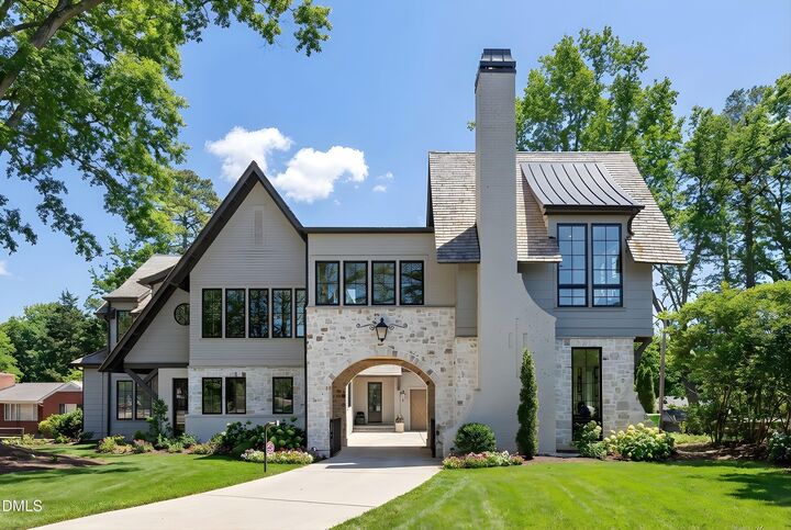 Property Photo: 906 Brooks Avenue NC 27607