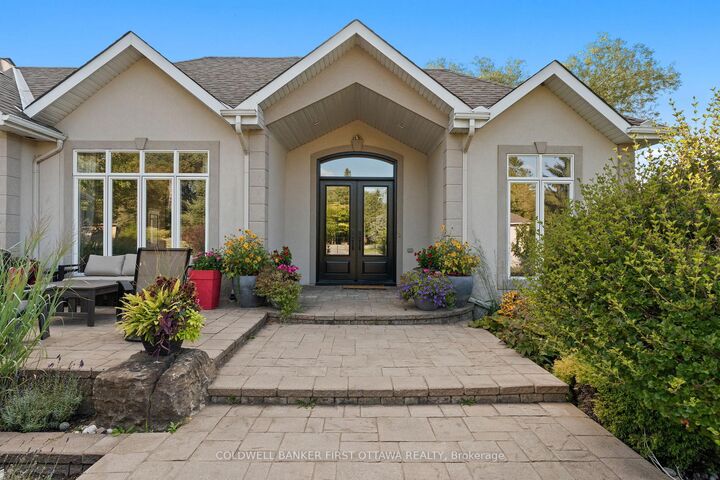 Property Photo:  358 River Road  ON K1V 1R8 