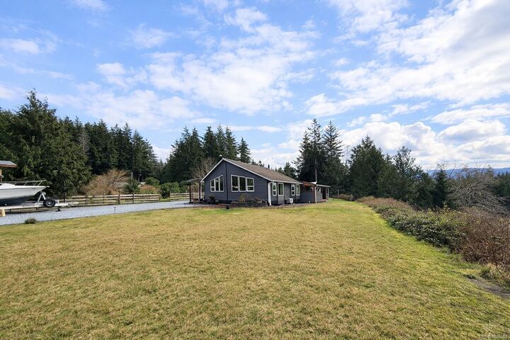 Property Photo: 1101 Ewen Rd BC V0N 2R0
