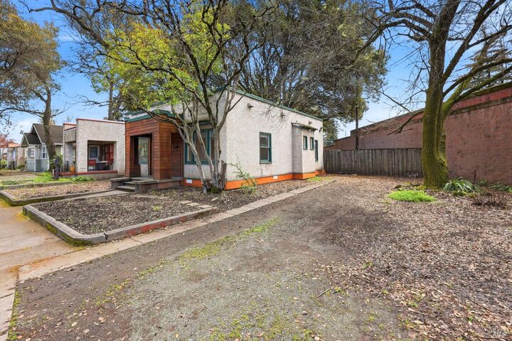 Property Photo:  220 Carrillo Street  CA 95401 