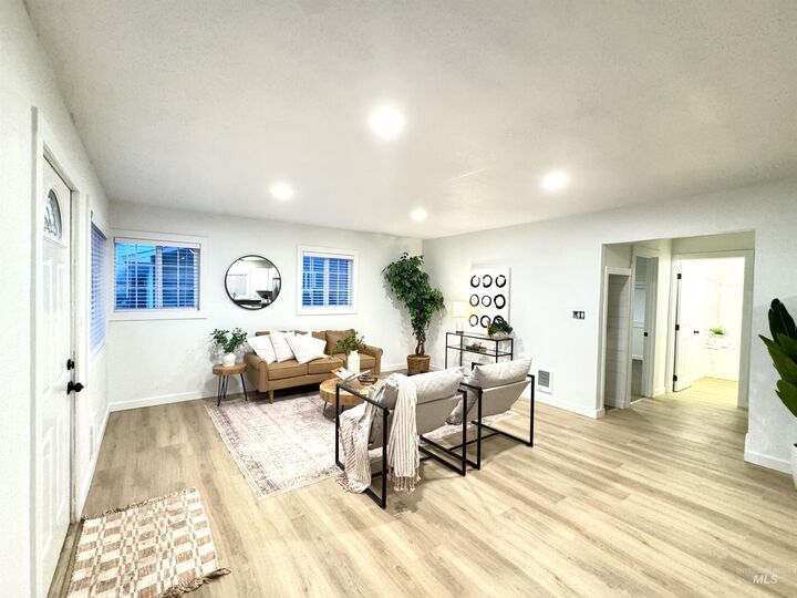 Property Photo:  204 E Idaho St  ID 83347 