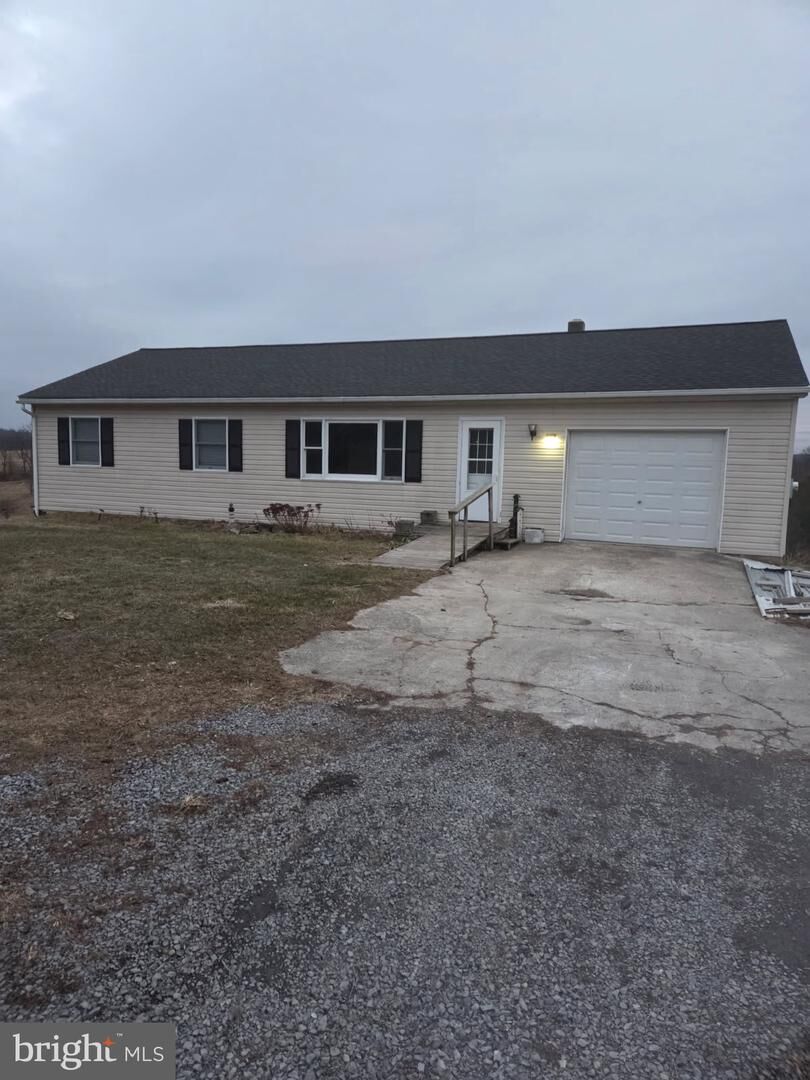 Property Photo:  533 Reisinger  PA 17037 