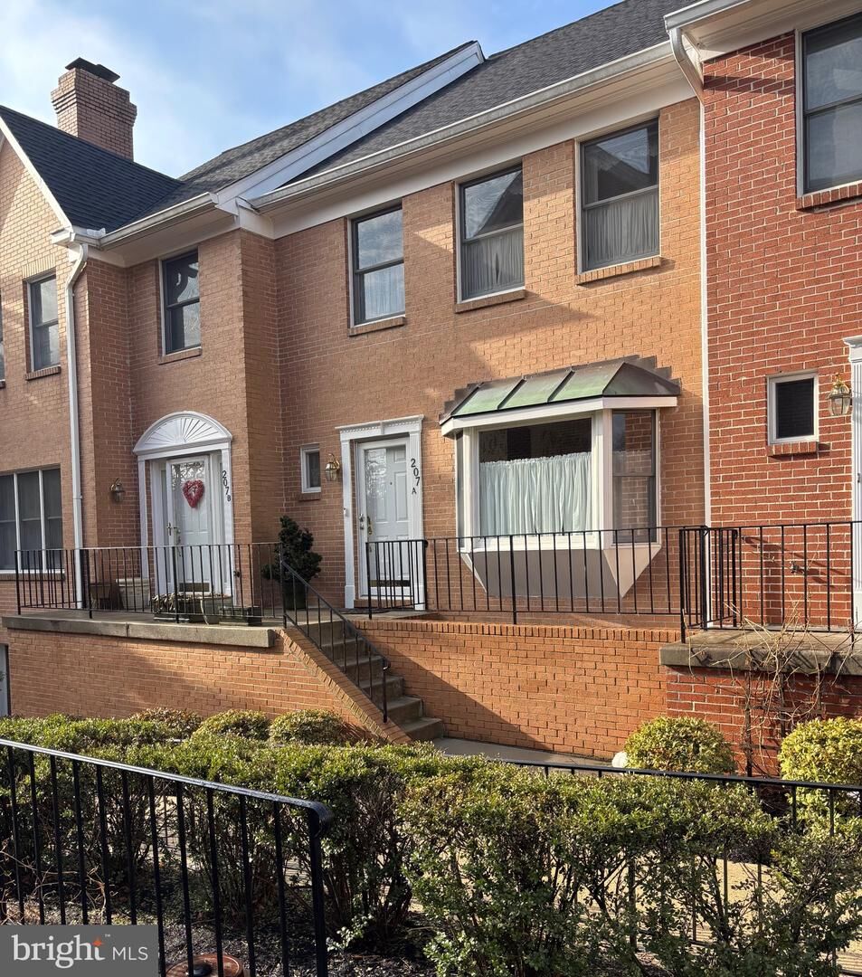 Property Photo:  207 Locust Street A SE  VA 22180 