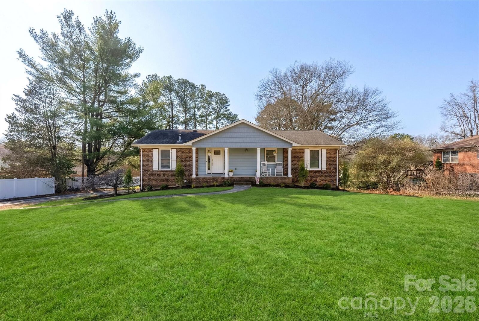 Property Photo: 113 Scottsmoor Drive NC 28214