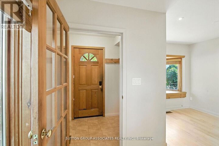 Property Photo:  250 Robert Street  ON M5S 2K7 