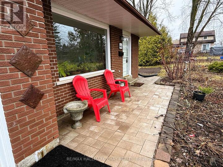 Photo de la propriété:  44 Belcourt Avenue  ON L4M 4E4 