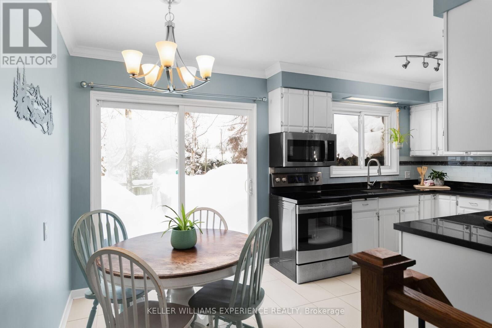 Property Photo:  27 Ottaway Avenue  ON L4M 2W6 