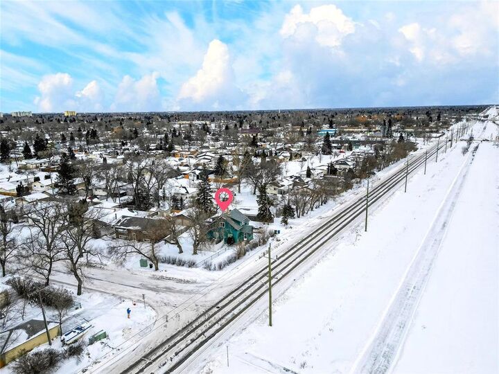 Property Photo: 637 Edison Avenue MB R2G 0M3