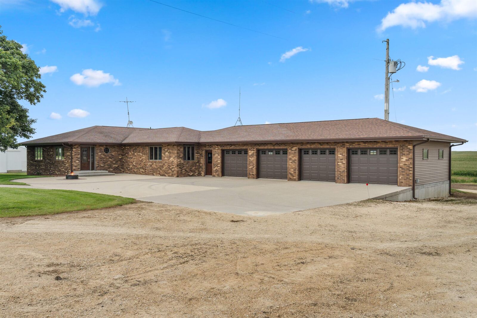 Property Photo: 1693 265th Avenue IA 52041