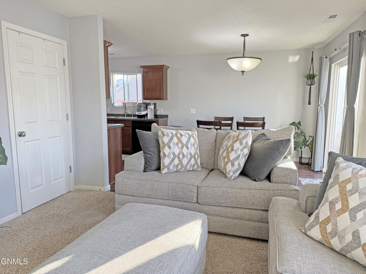 Property Photo:  1130 Madison Lane  ND 58503 