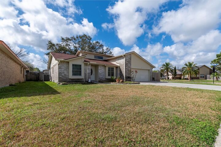 Property Photo:  11602 Bickwood Dr Drive  TX 77089 