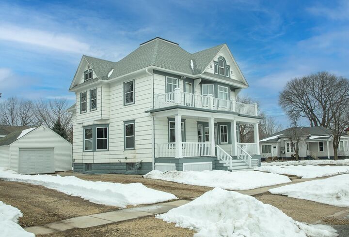 Property Photo: 523 2nd St NW IA 50677