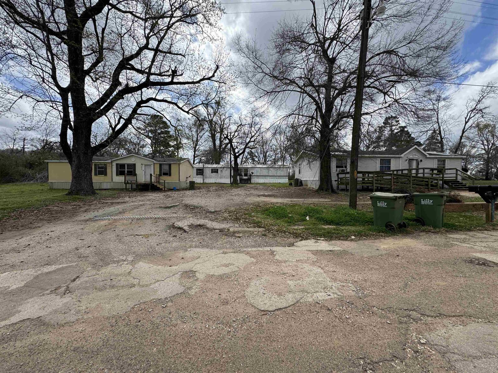 Property Photo:  988 N 2nd St  TX 75975 