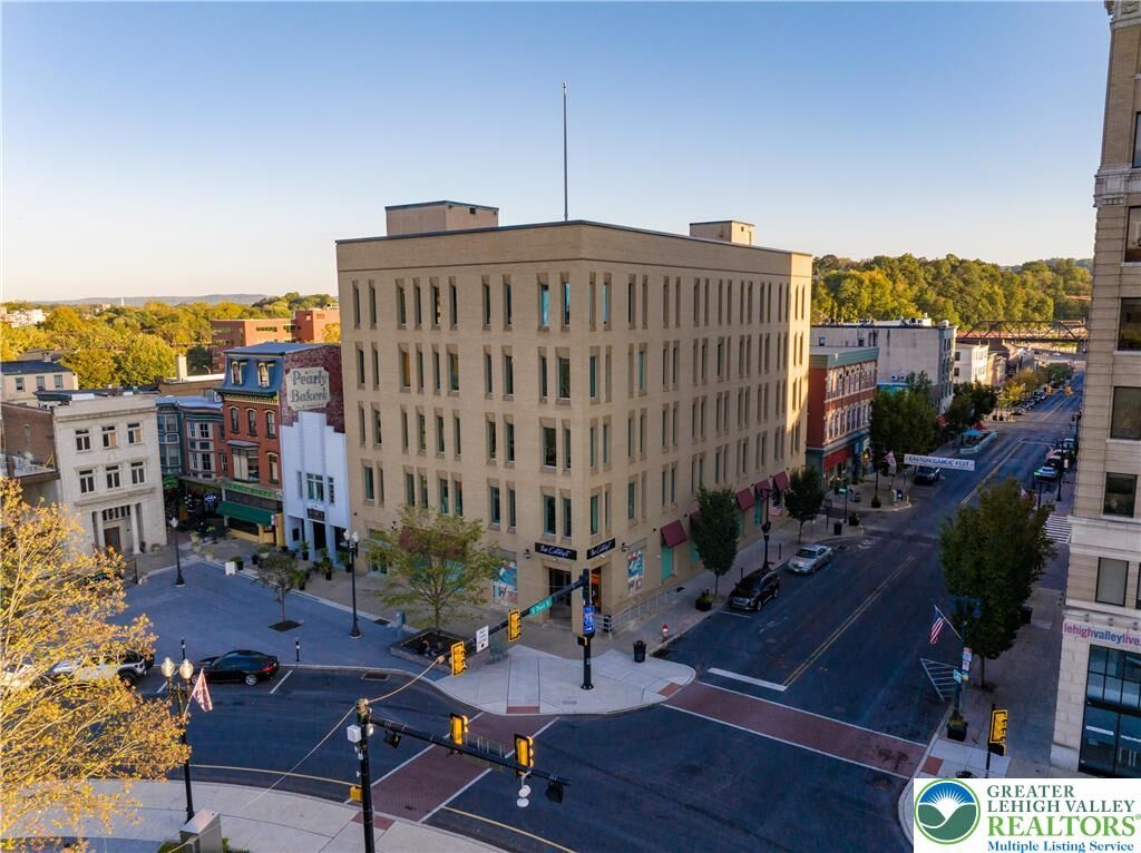 Property Photo:  16 Centre Square 5A  PA 18042 
