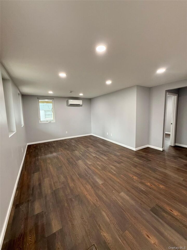 Property Photo:  19 Lee Avenue 1  NY 10980 