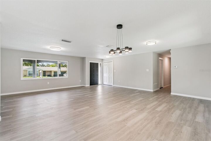 Property Photo:  5511 Oakfield Street  FL 32808 