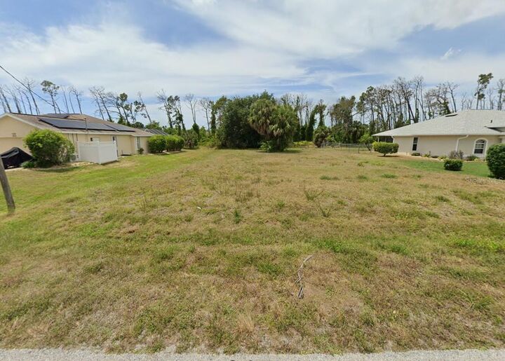 Property Photo:  204 Fairway Road  FL 33947 