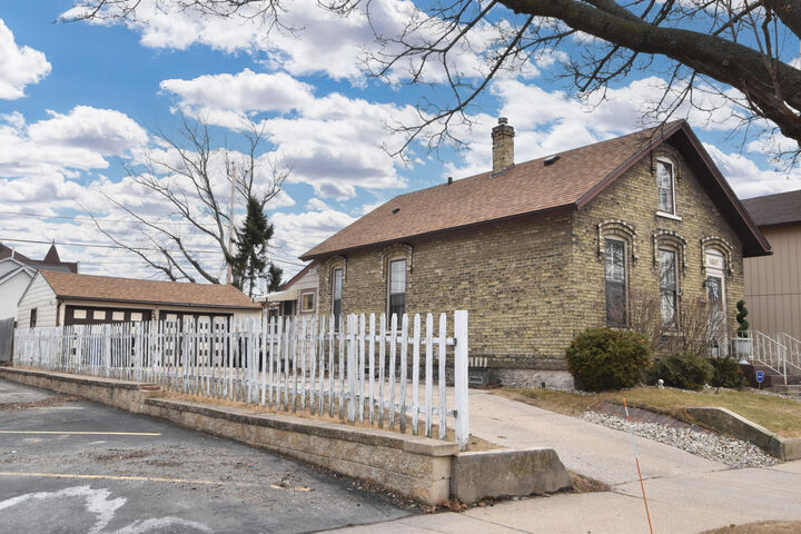 Property Photo:  1431 Erie St  WI 53402 