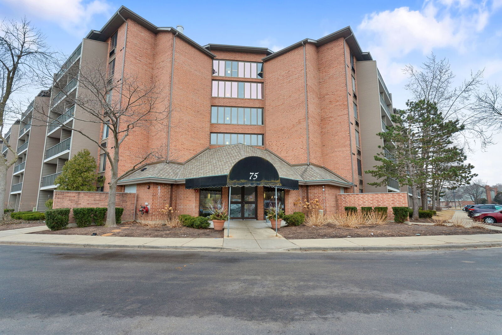 Property Photo:  75 Kristin Circle 123  IL 60195 