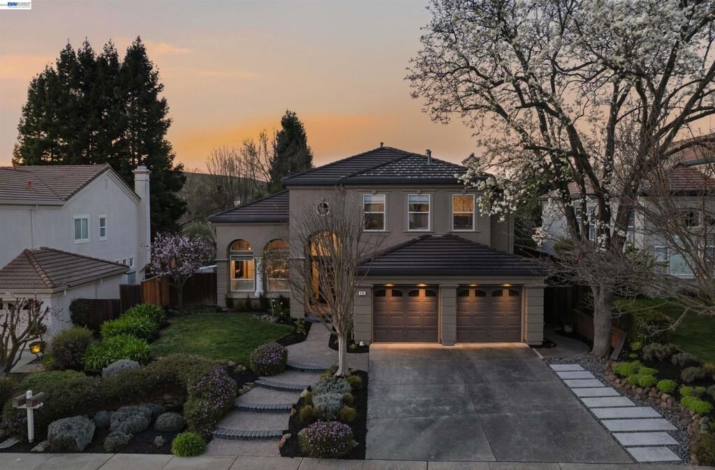 Property Photo:  216 Elder Ct  CA 94582 