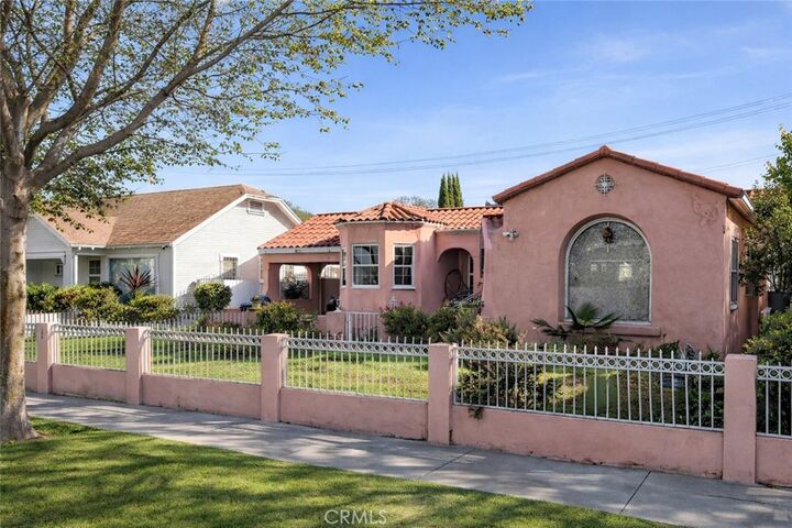 Property Photo:  2032 W 77th St  CA 90047 