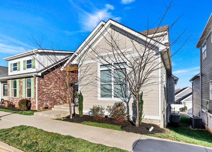 Property Photo:  1372 Hicks Edgen Rd  TN 37146 