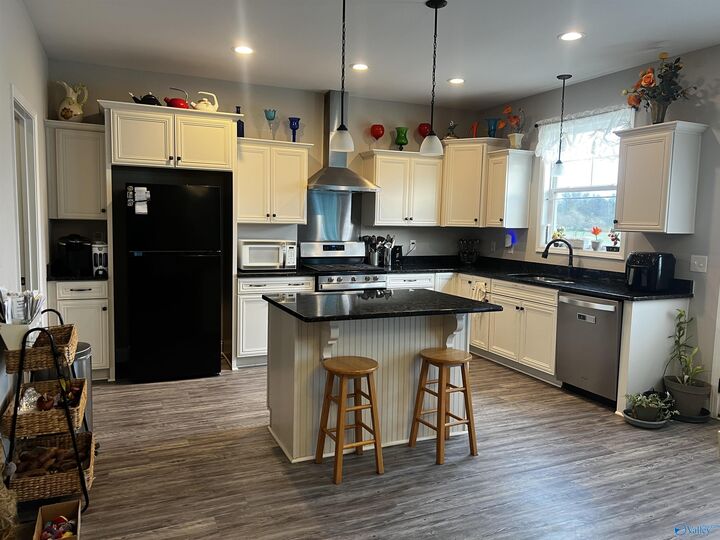 Property Photo: 123 County Road 176 AL 35650