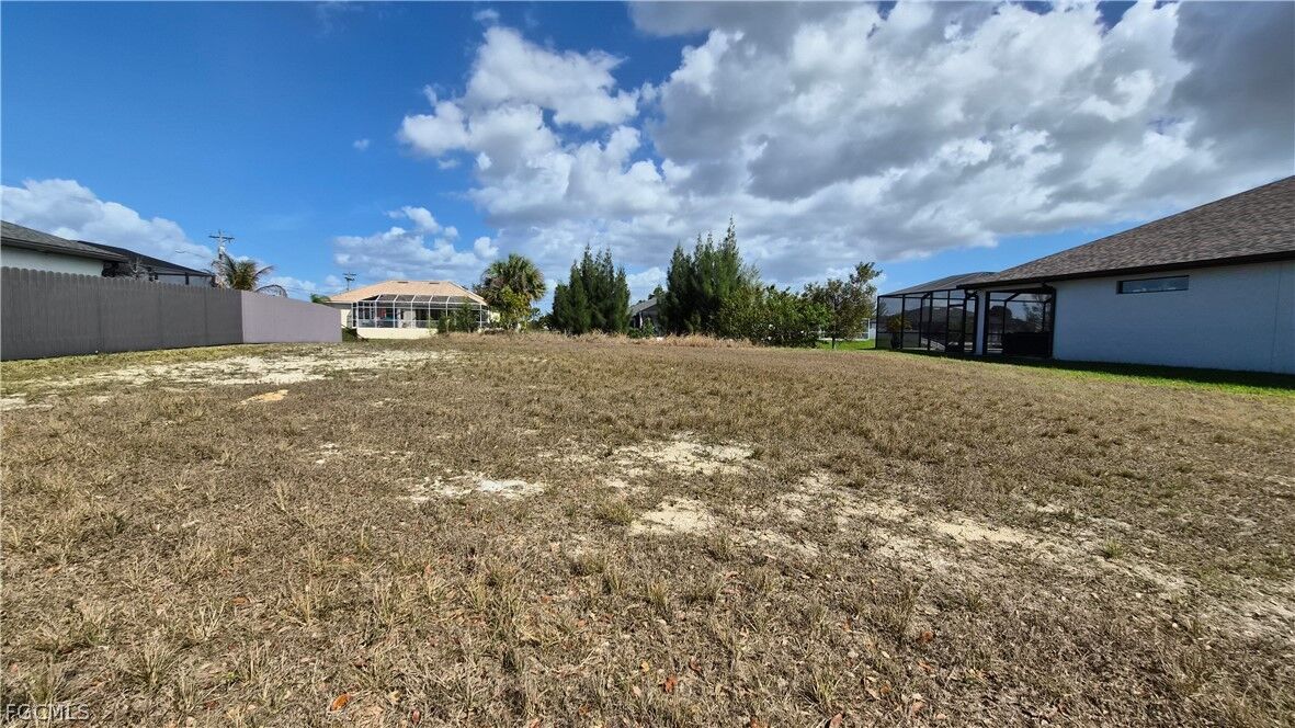 Property Photo:  1605 SW 17th Place  FL 33991 