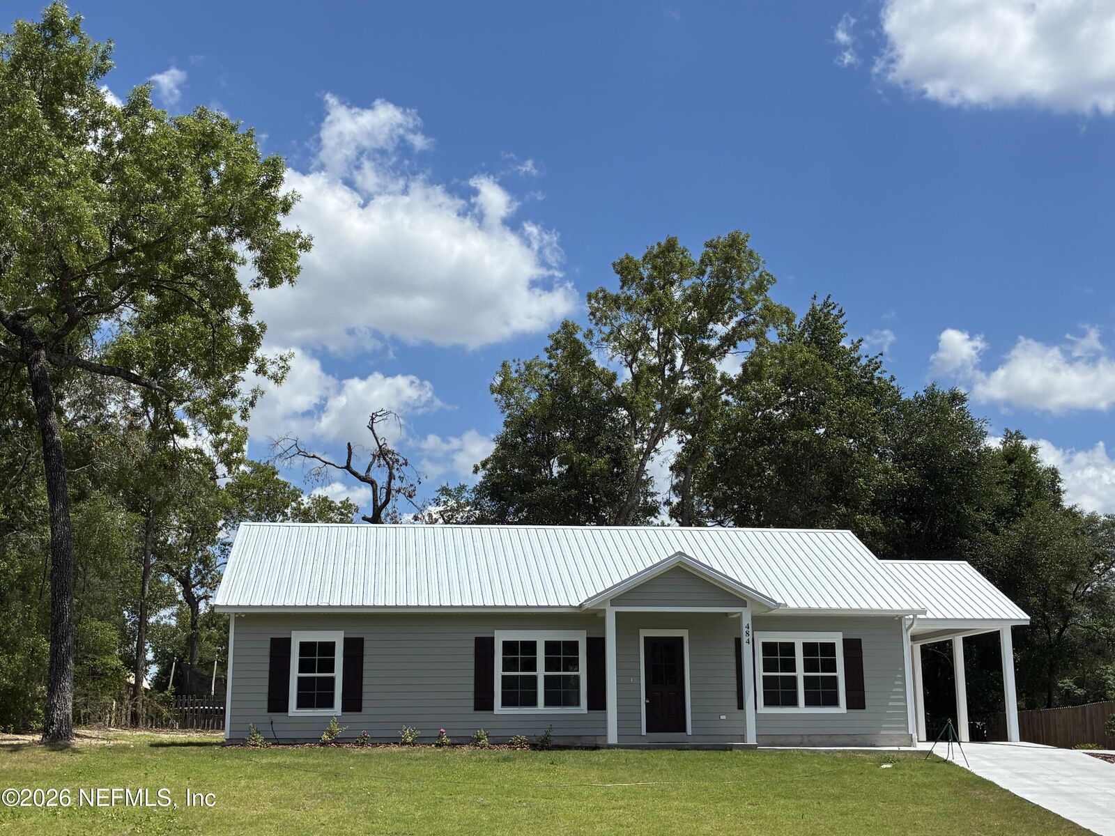 Property Photo:  484 SE 44th Street  FL 32656 
