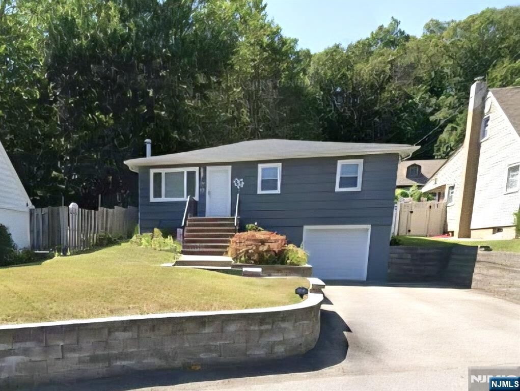 Property Photo:  10 Sunrise Avenue  NJ 07403 