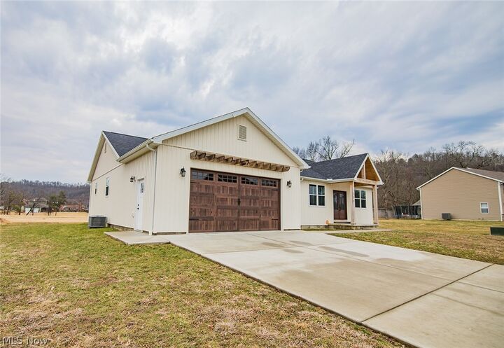 Property Photo:  236 Crown Manor Circle  WV 26150 